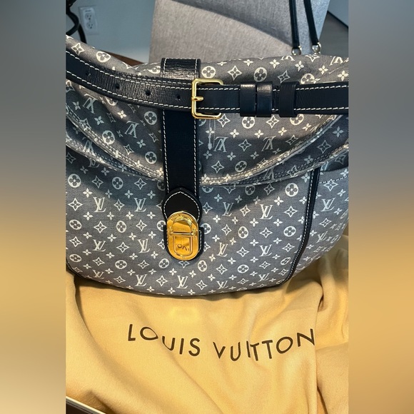 Louis Vuitton matching shoes with hand bag navy blue, the handbag is new. - Picture 9 of 9